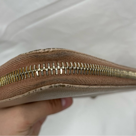 SOLD Prada Saffiano Metal Zippy Wallet - Picture 6 of 16